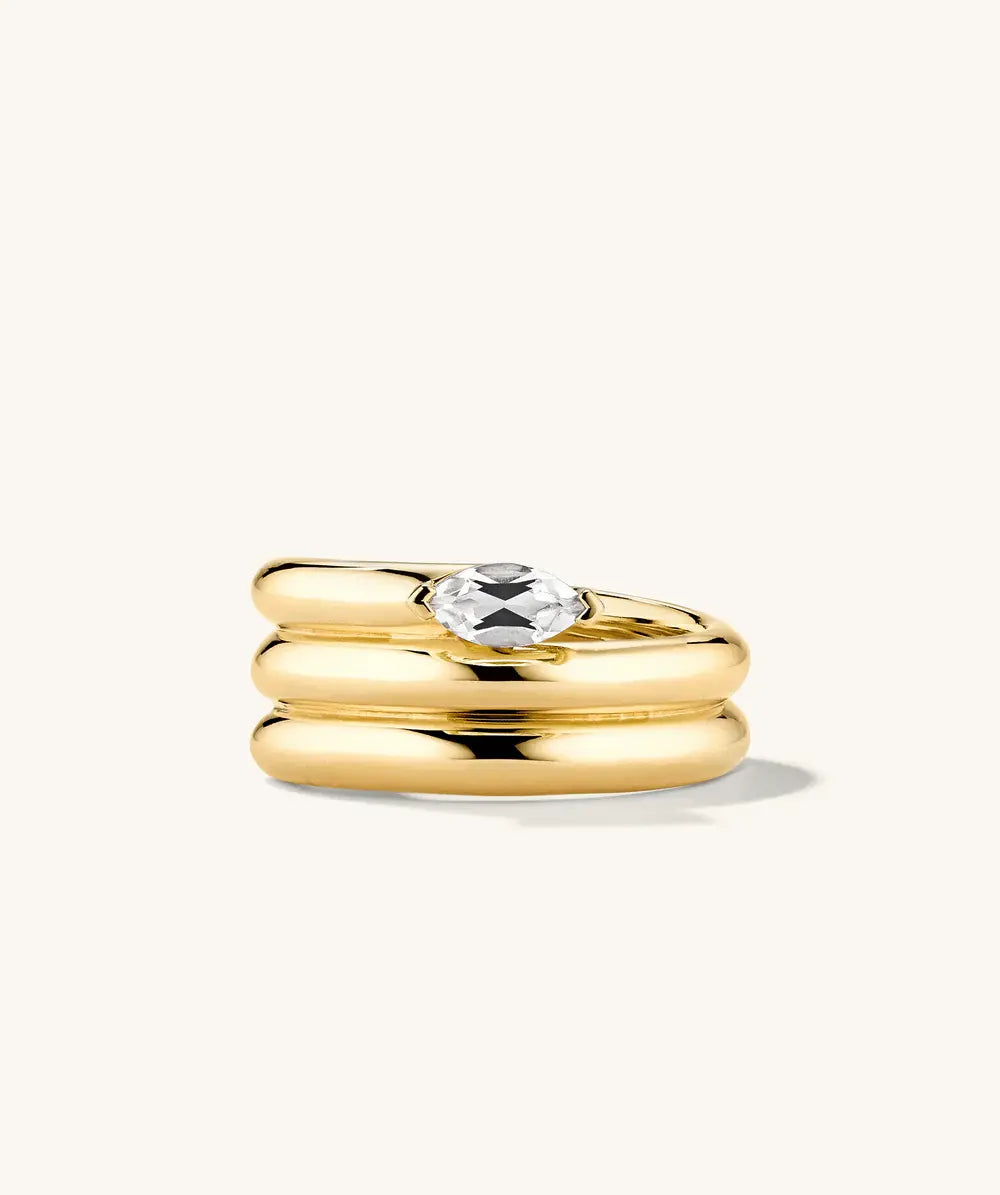 Elegant justerbar guldring med vit topas