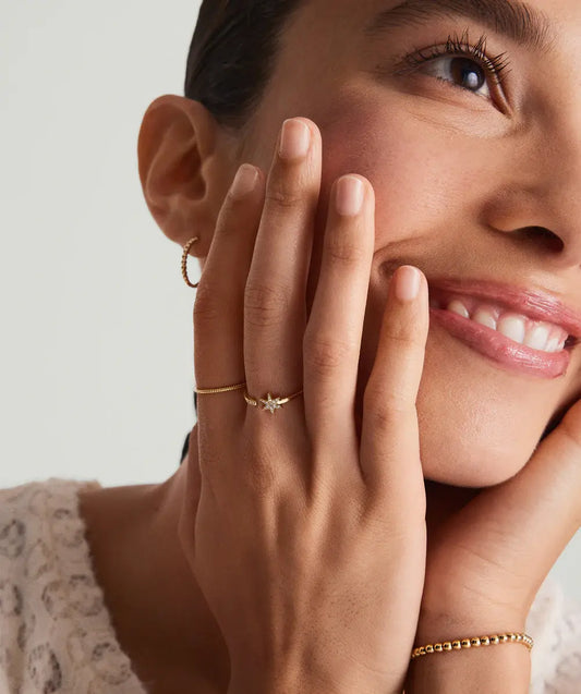 Justerbar guldring med diamant – elegant stjärndesign