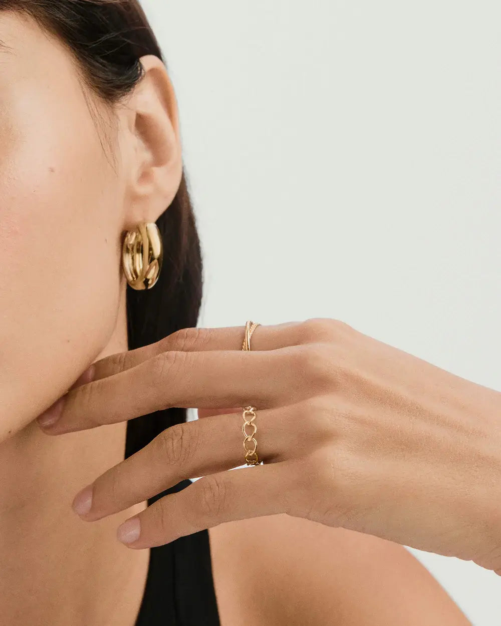 Elegant flätad guldring